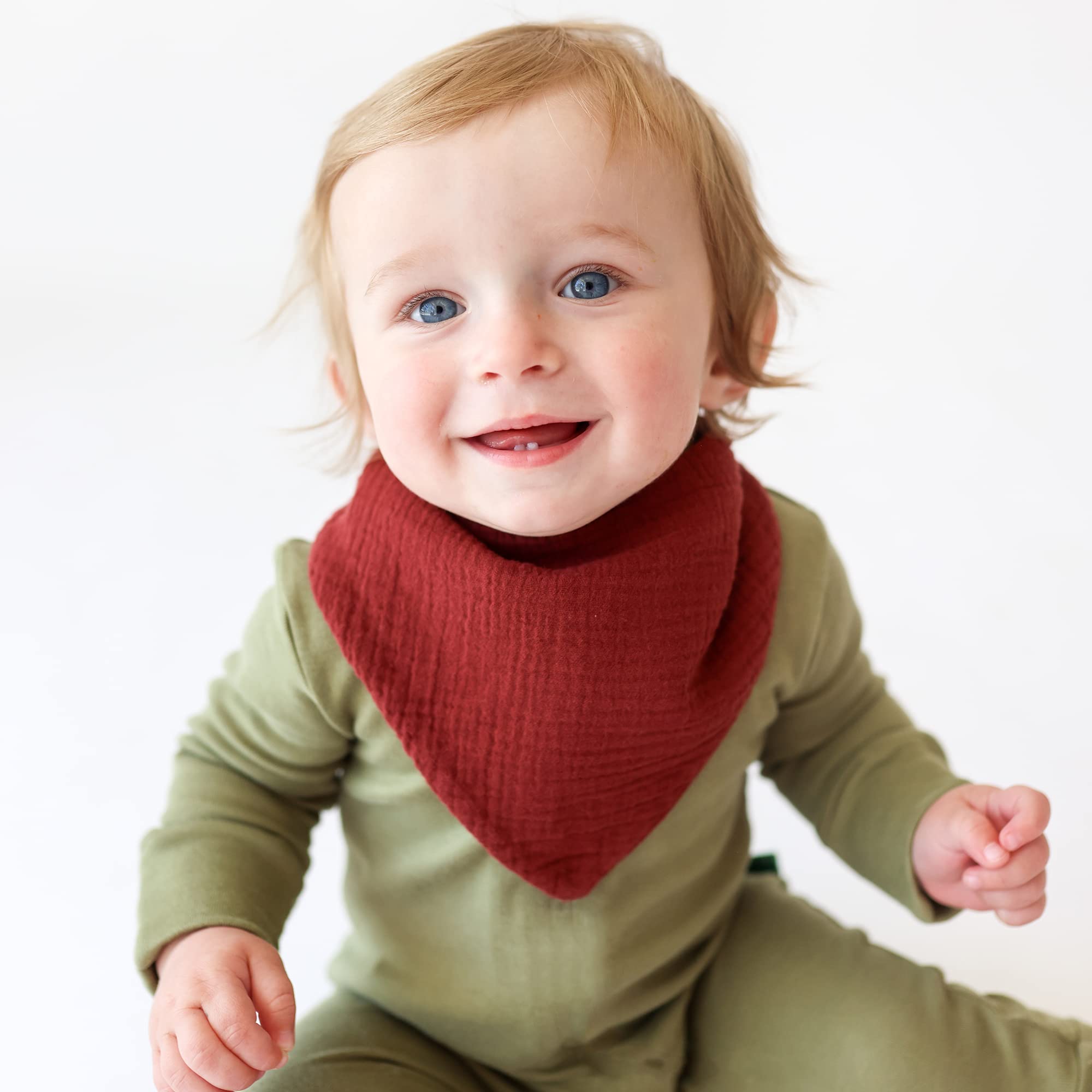 Konssy Muslin Baby Bibs close-up highlights absorbency and breathable fabric.