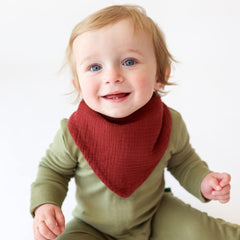 Konssy Muslin Baby Bibs close-up highlights absorbency and breathable fabric.