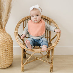 Konssy Muslin Baby Bibs adjustable snaps closeup demonstrates nickel-free neck fit.