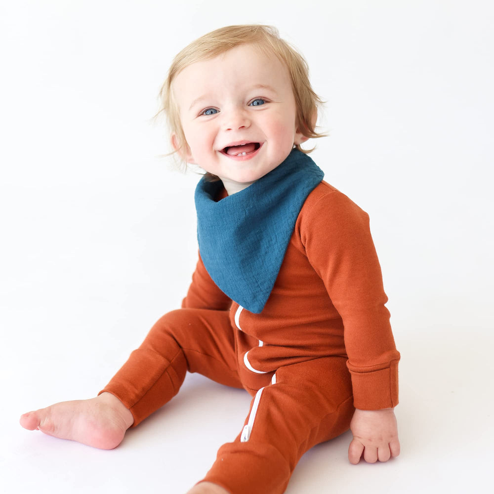 Konssy Muslin Bibs with adjustable snaps highlight neck-fit versatility for growing babies