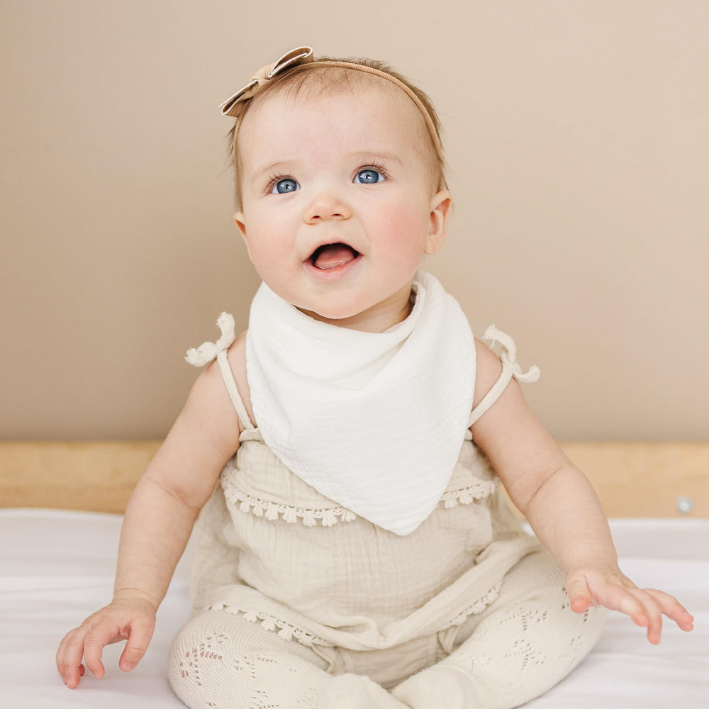 Konssy muslin baby bibs closeup-absorbent cotton highlights soft texture for drool control.