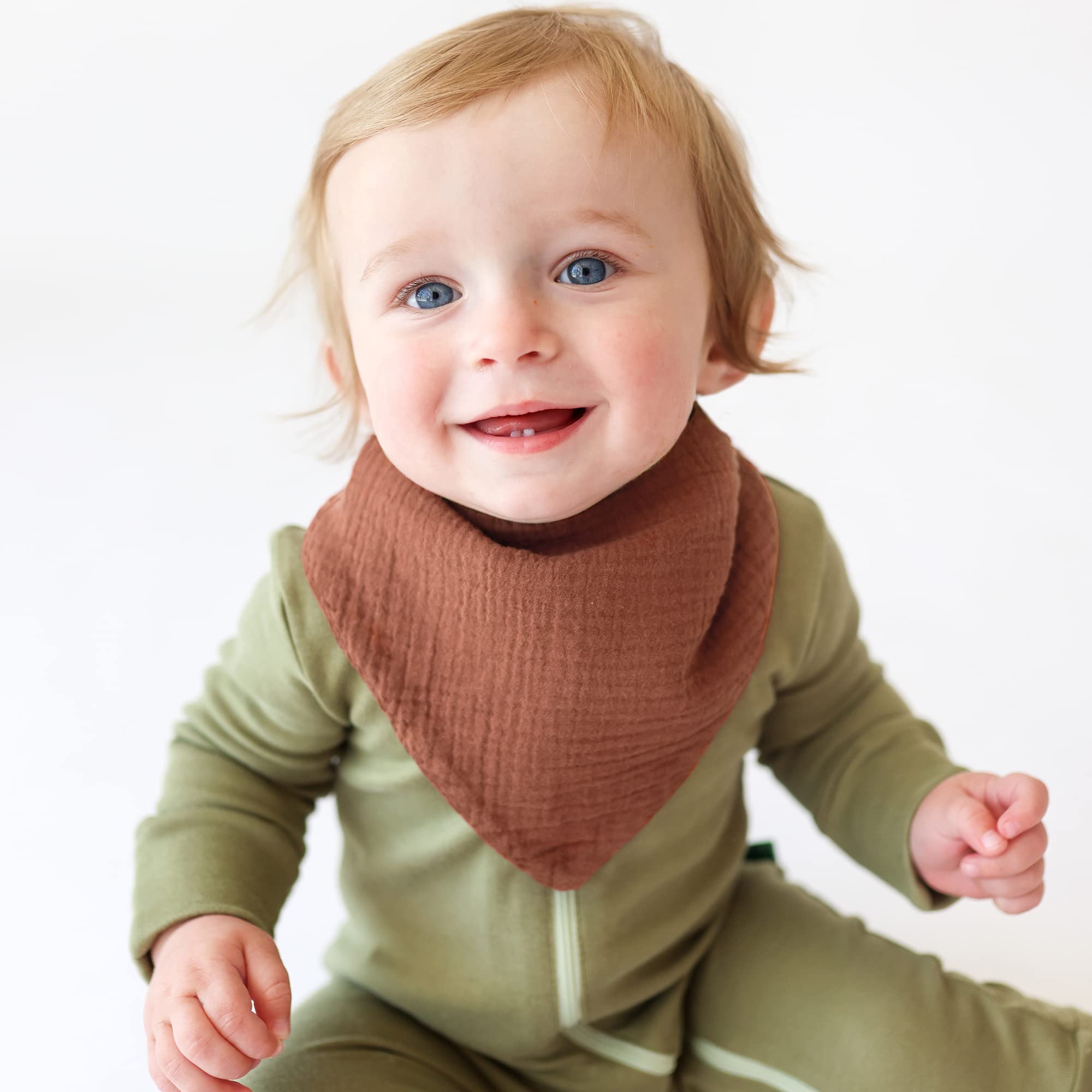 Konssy Muslin Baby Bibs Folded Pack illustrating compact storage and gifting appeal