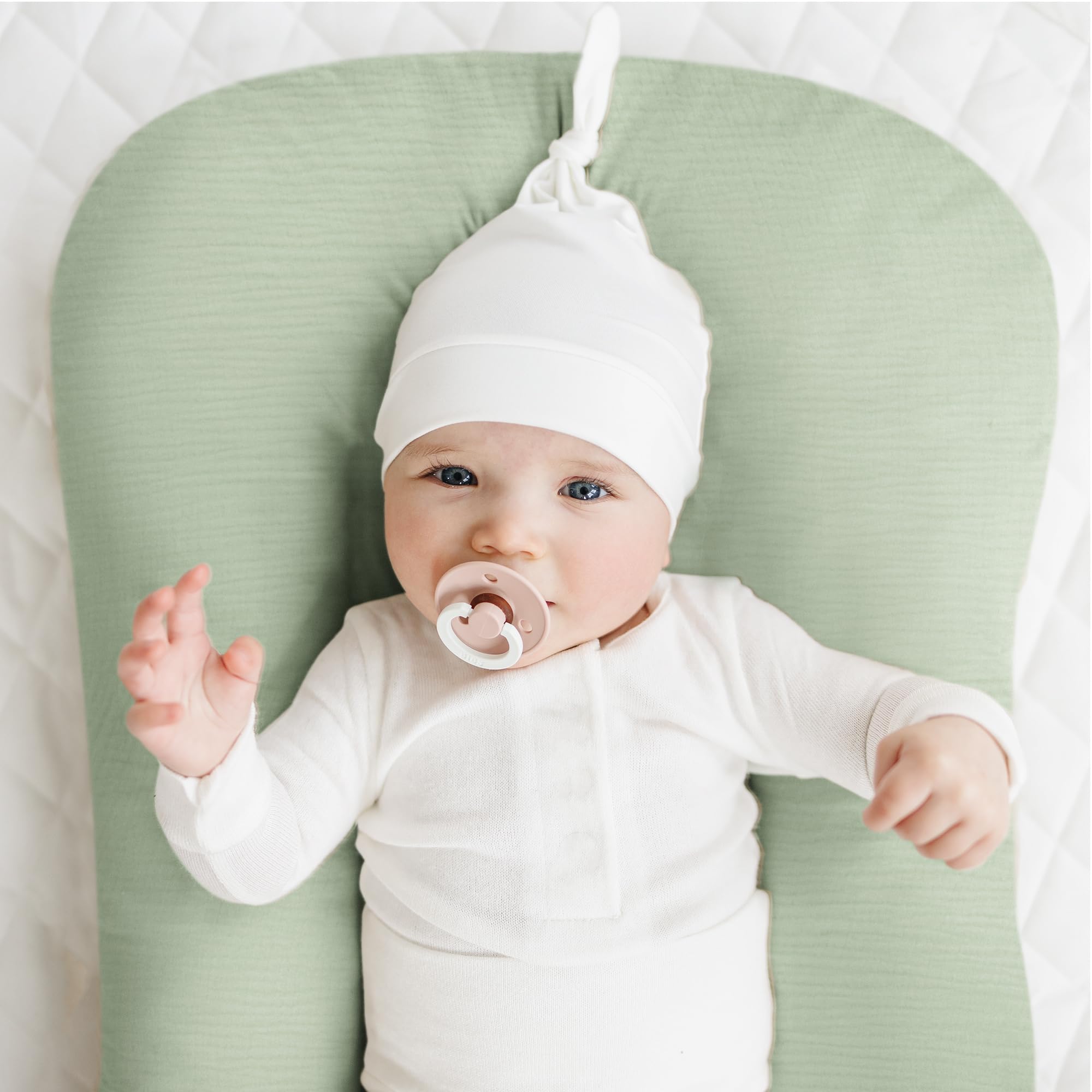 Konssy muslin baby lounger cover envelope closure demonstrates easy slip-in use