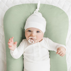 Konssy muslin baby lounger cover envelope closure demonstrates easy slip-in use