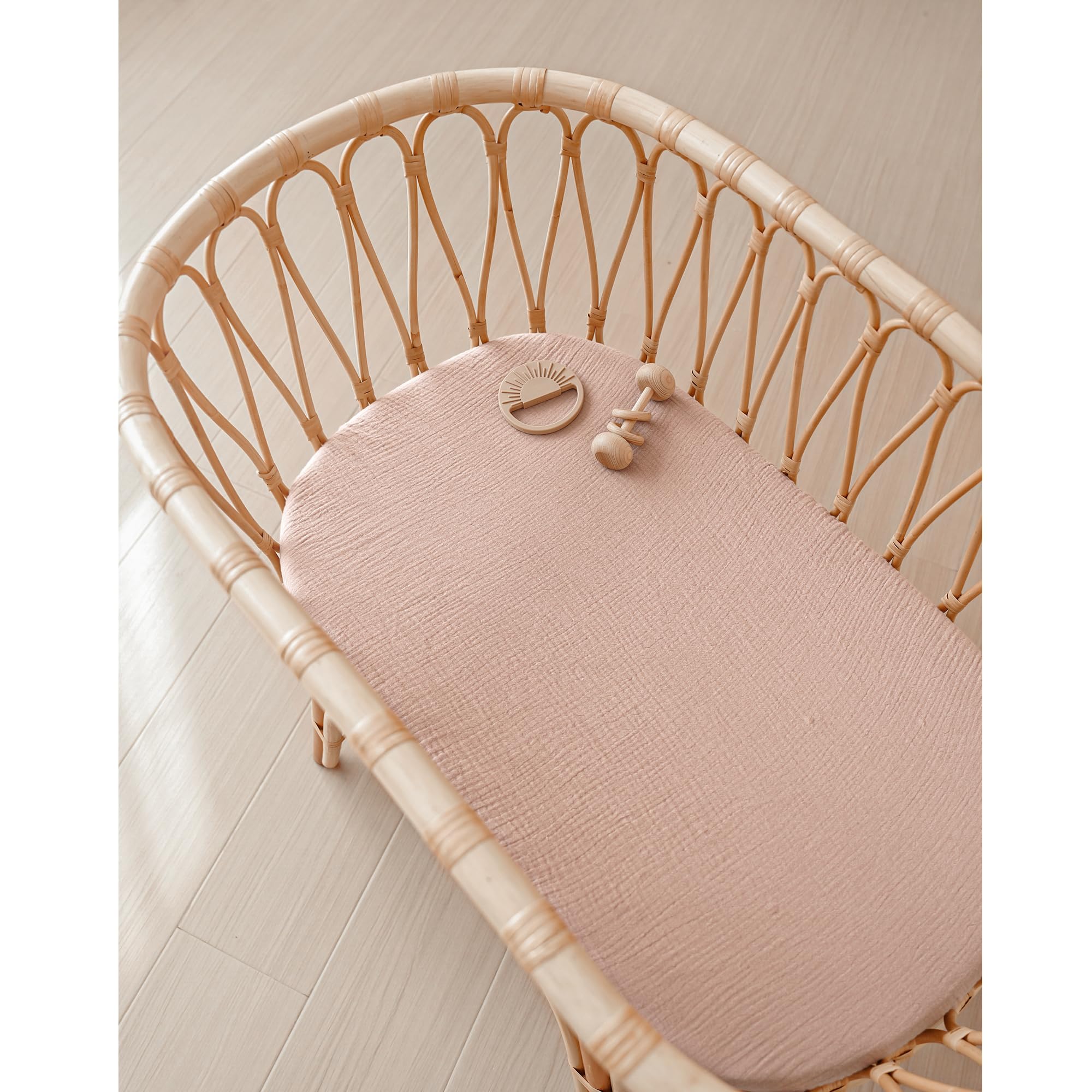 Konssy muslin bassinet sheet-360-elastic-edge stays in place during movement.
