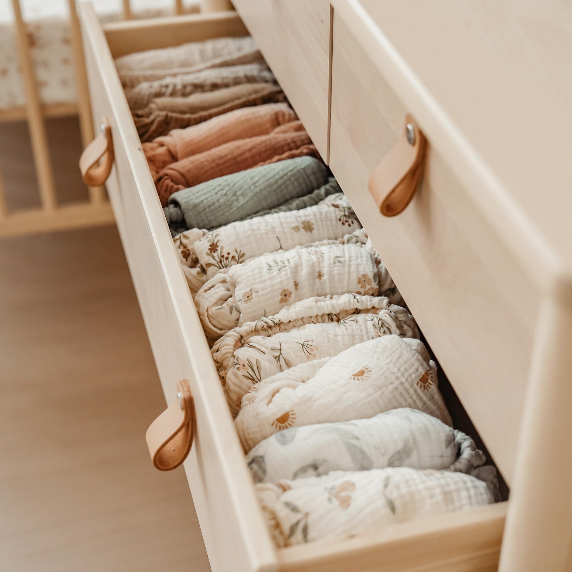 Konssy muslin bassinet sheet gift-packaging suitable for baby showers.