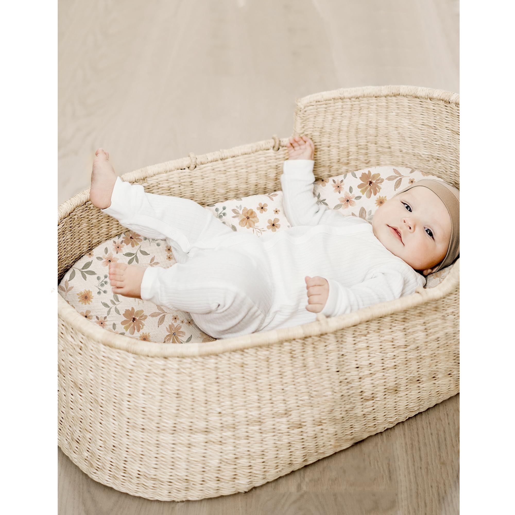 Konssy bassinet sheet machine washable with colorfast durability