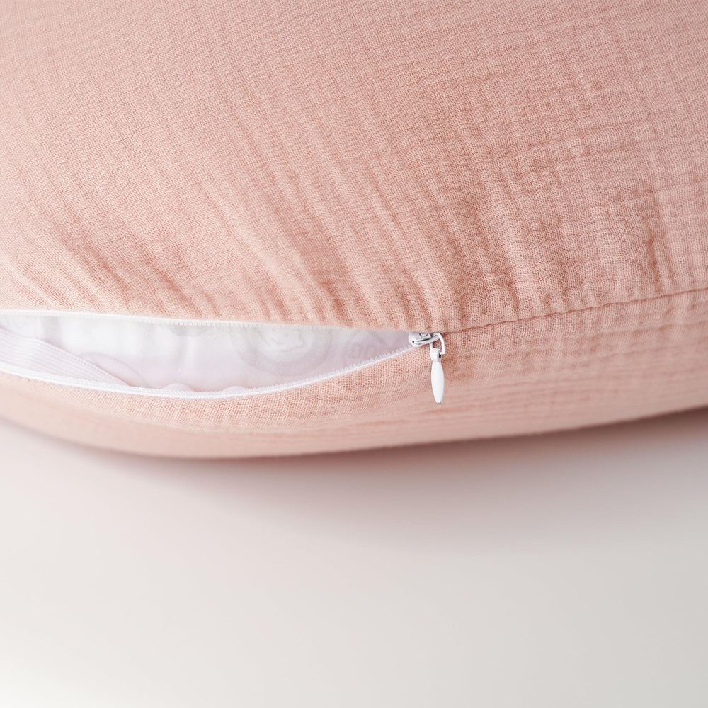 Konssy Muslin nursing cover is baby-friendly for newborn photography sessions.