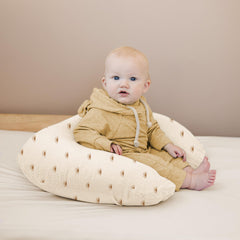 Konssy muslin cover is machine washable for simple cleanup after messy feeds