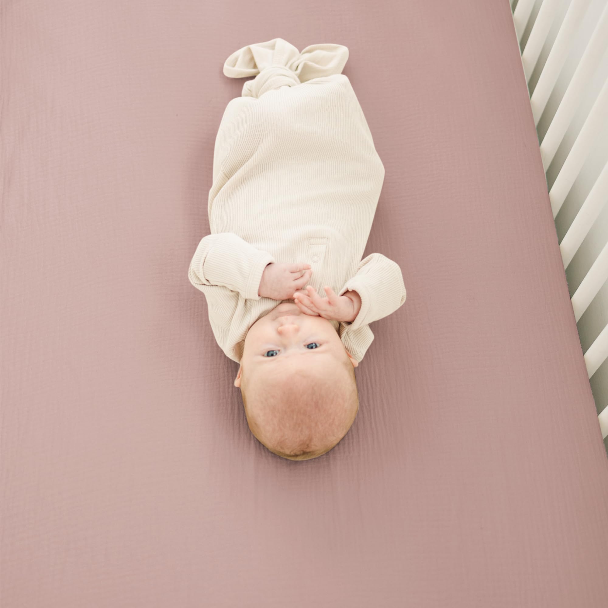 Konssy Muslin crib sheet Soft Blooms Taupe close-up texture for baby softness