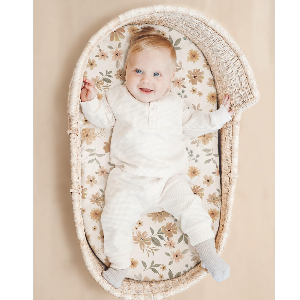 Konssy muslin fitted bassinet sheet hourglass 30x18 with snug fit