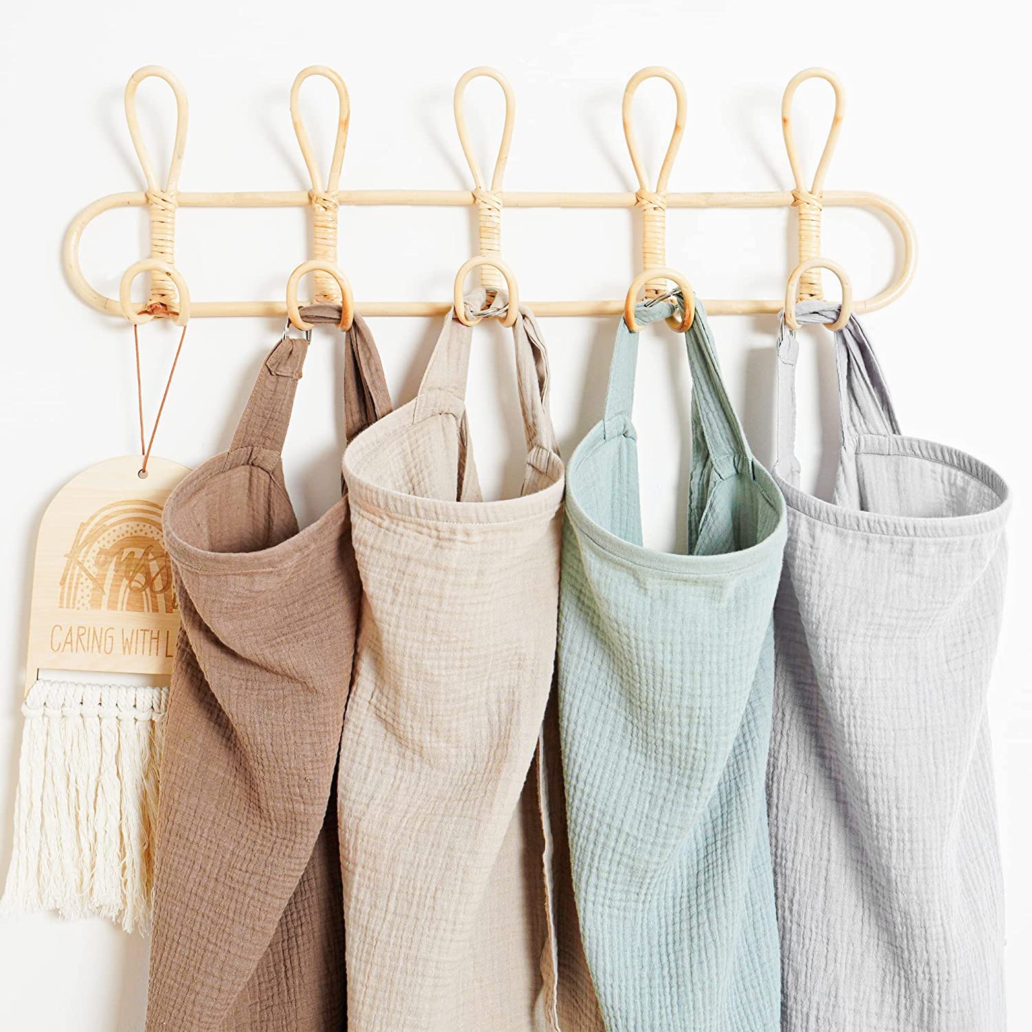 Konssy Muslin Nursing Cover Airflow ensures breathable airflow during feeding.