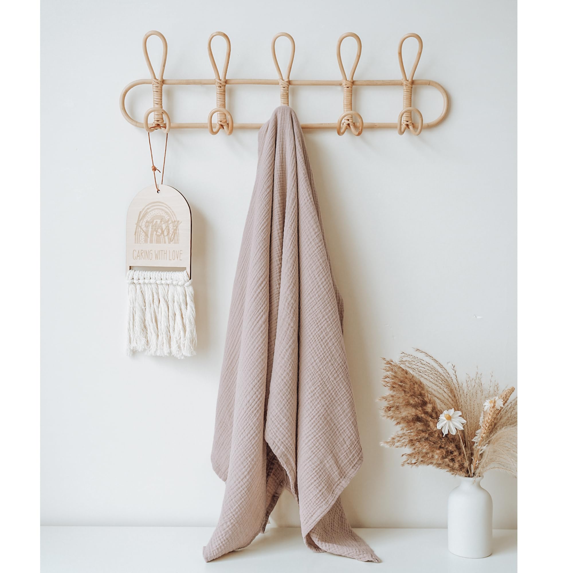 Konssy Muslin Nursing Cover comes in gift-ready packaging for new moms.