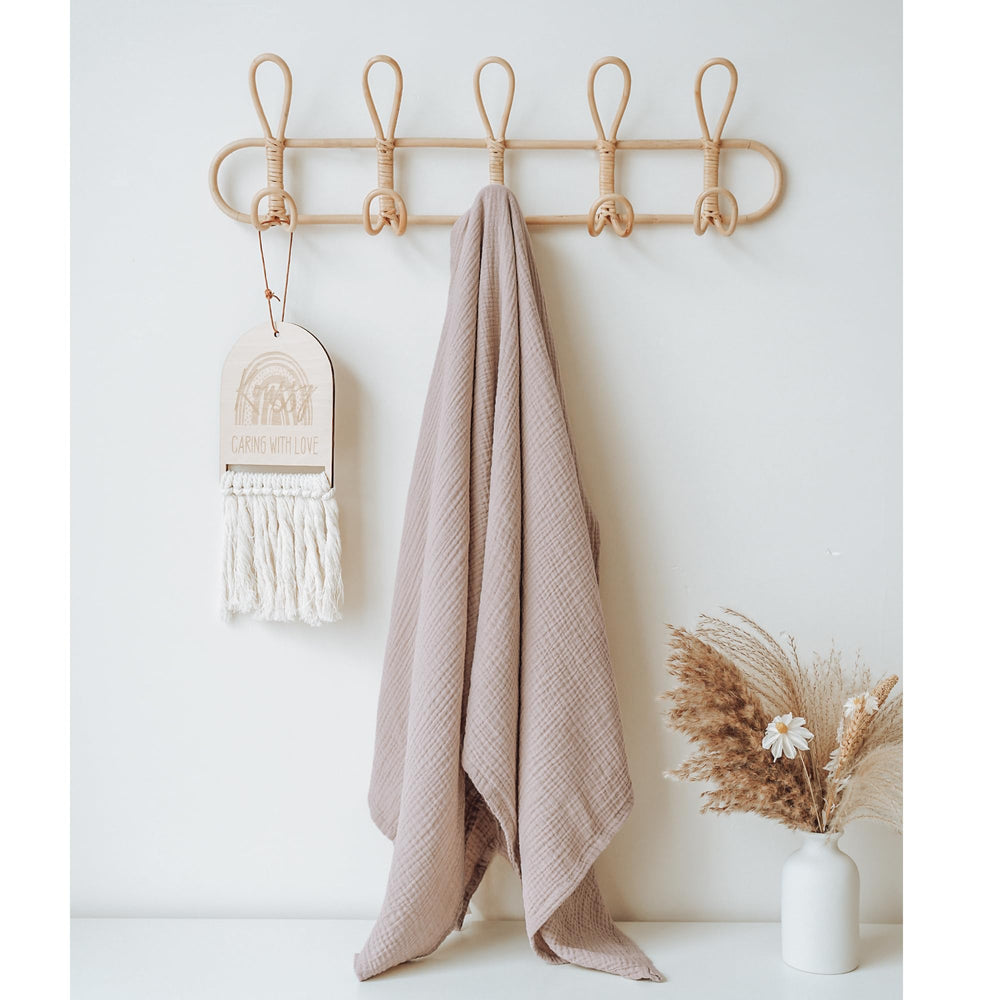Konssy Muslin Nursing Cover comes in gift-ready packaging for new moms.