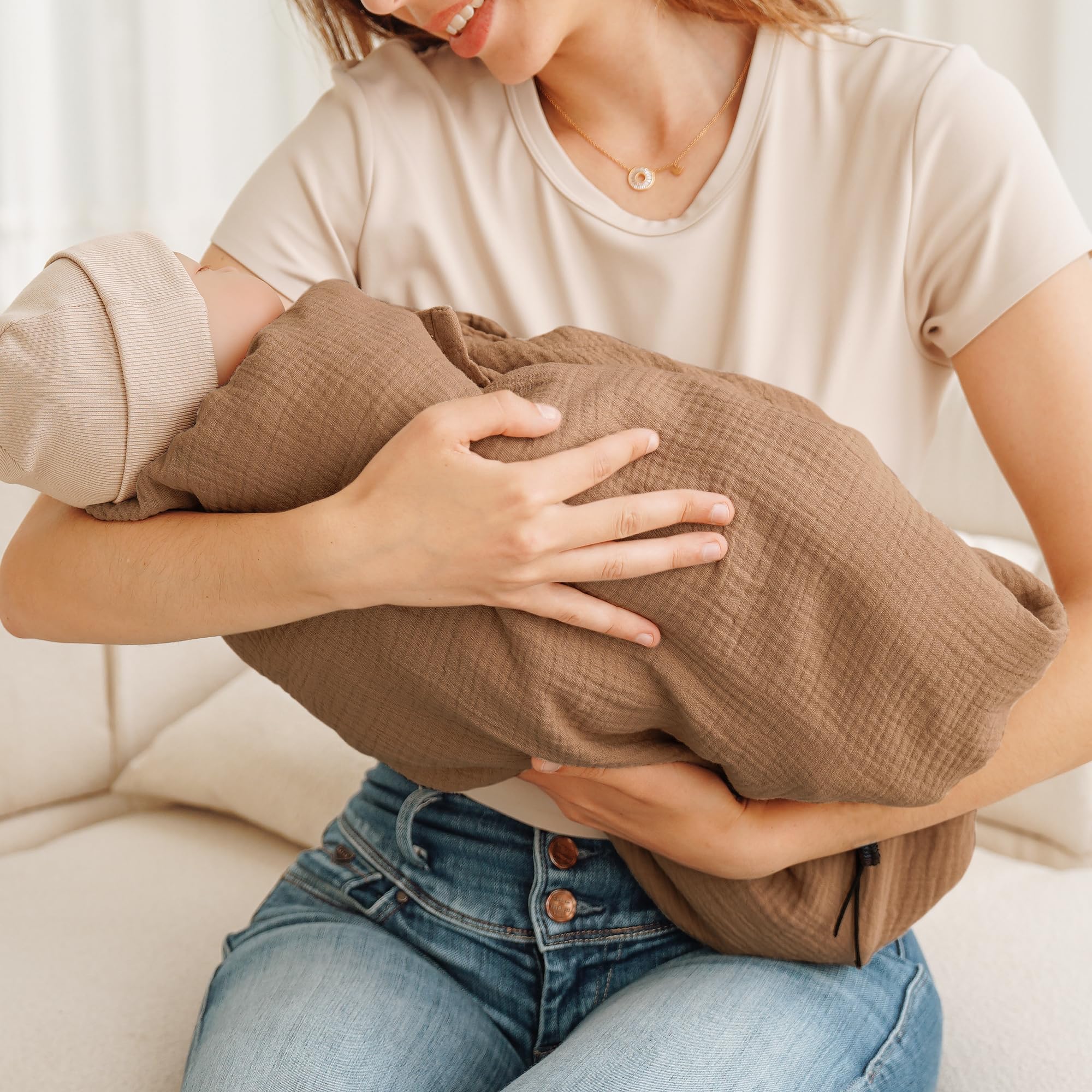 Konssy nursing cover features stylish design to complement everyday outfits.