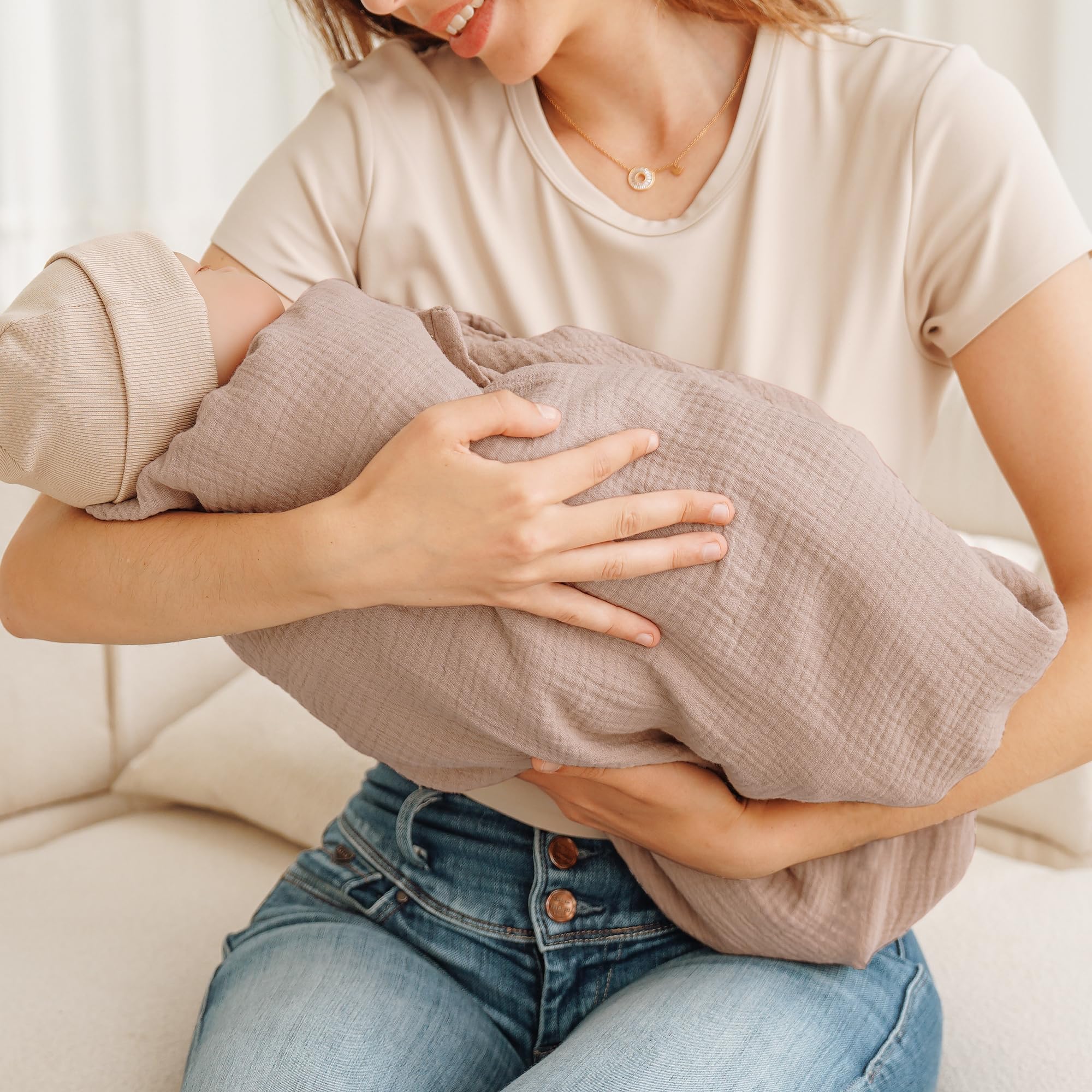 Konssy Muslin Nursing Cover features a stylish design for confident nursing.