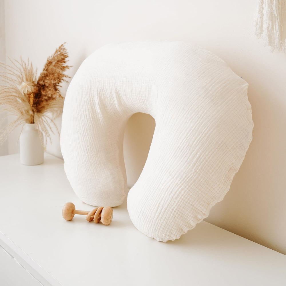 Konssy muslin cover provides breathable baby comfort during feeding routines