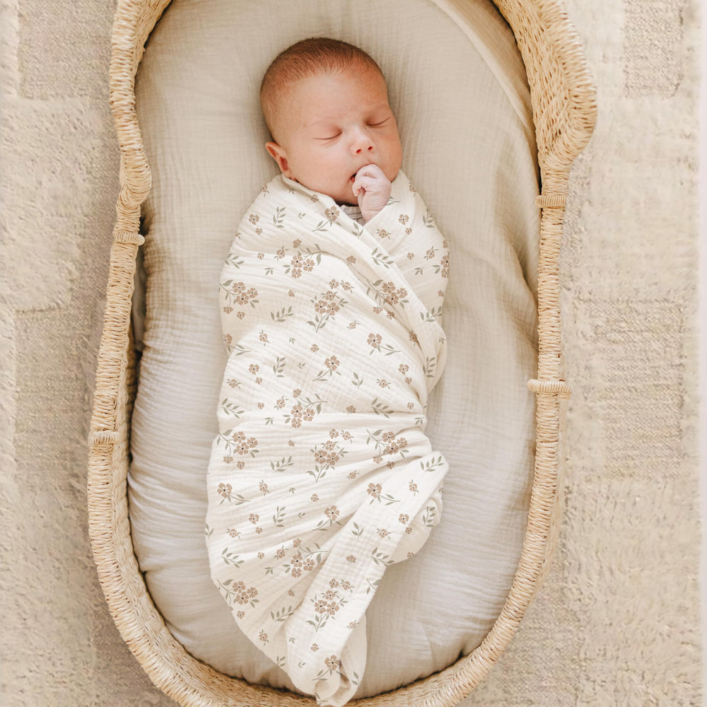 Konssy 47x47 wrap close-up shows generous size for secure swaddling.