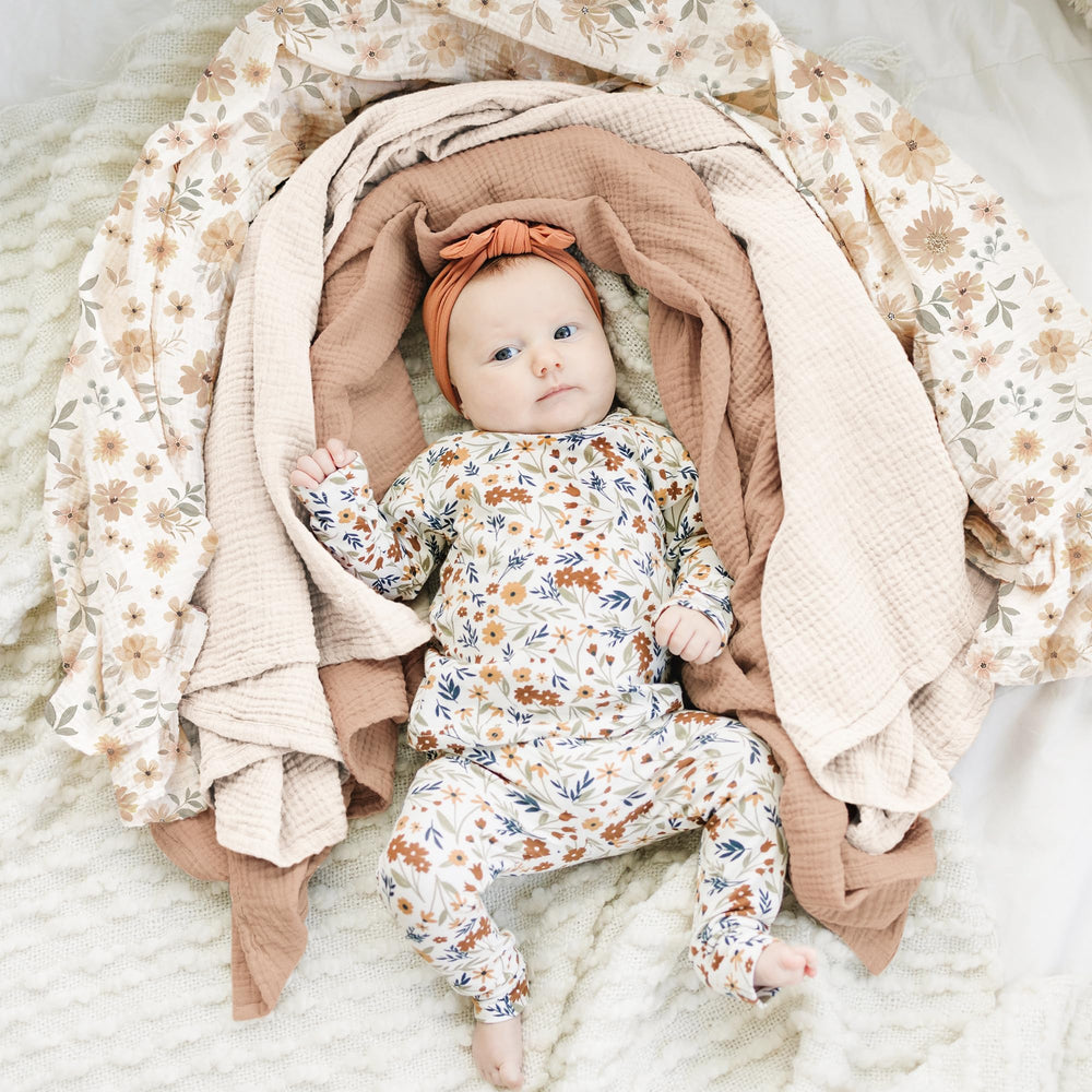 Konssy muslin swaddle fabric close-up reveals breathable cotton weave and gentle touch.