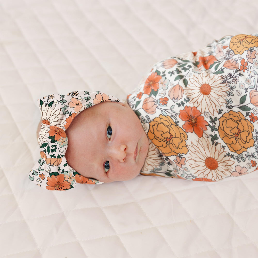 Konssy newborn photography moments with blanket, highlighting charming design.