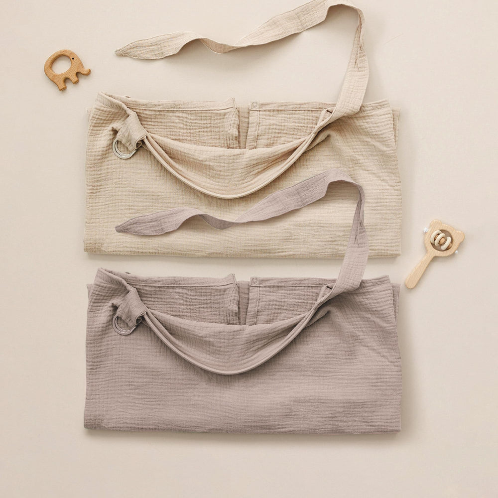Konssy nursing cover breathable fabric keeps mom and baby cool.