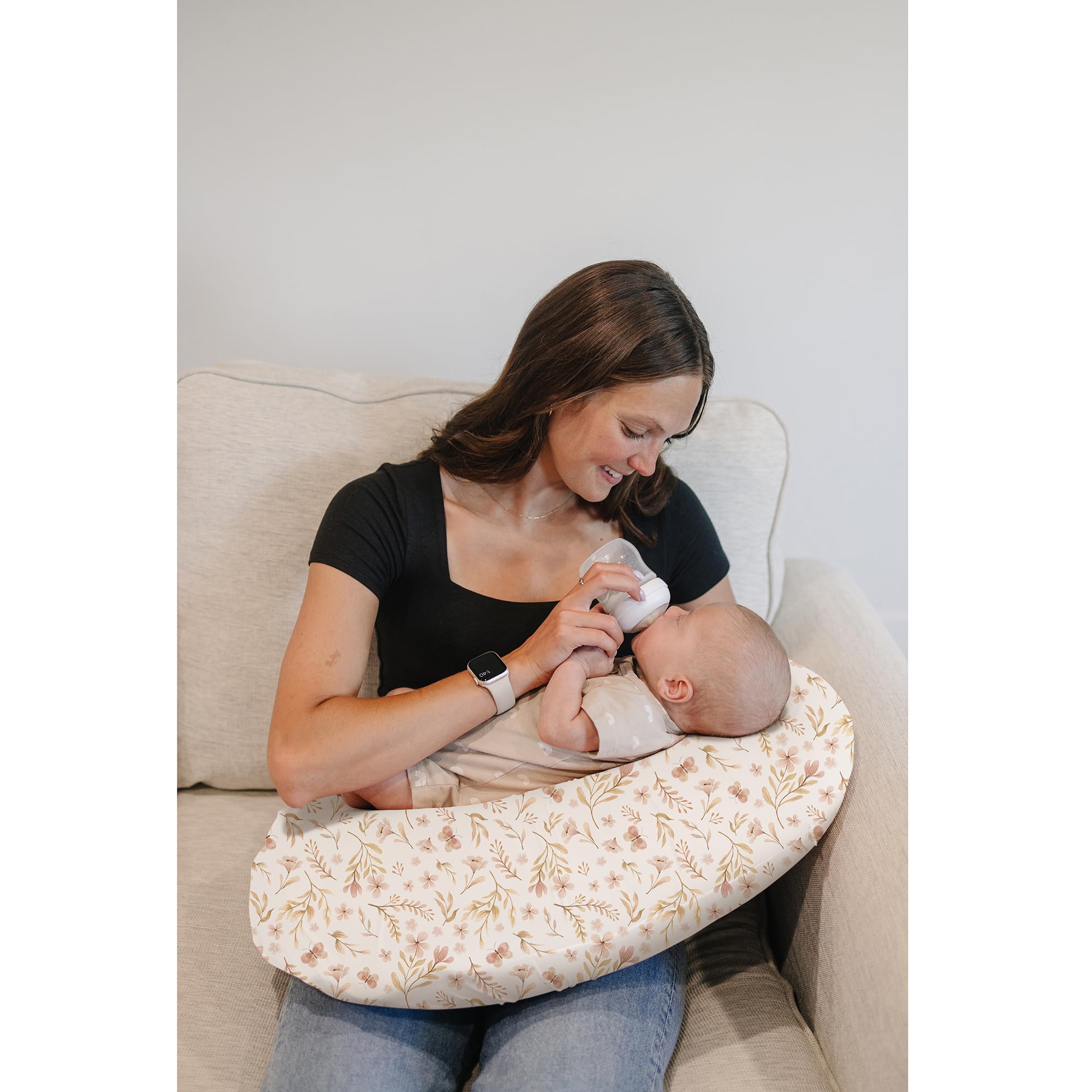 Konssy nursing pillow cover demonstrates elastic-snug-fit for secure pillow use.