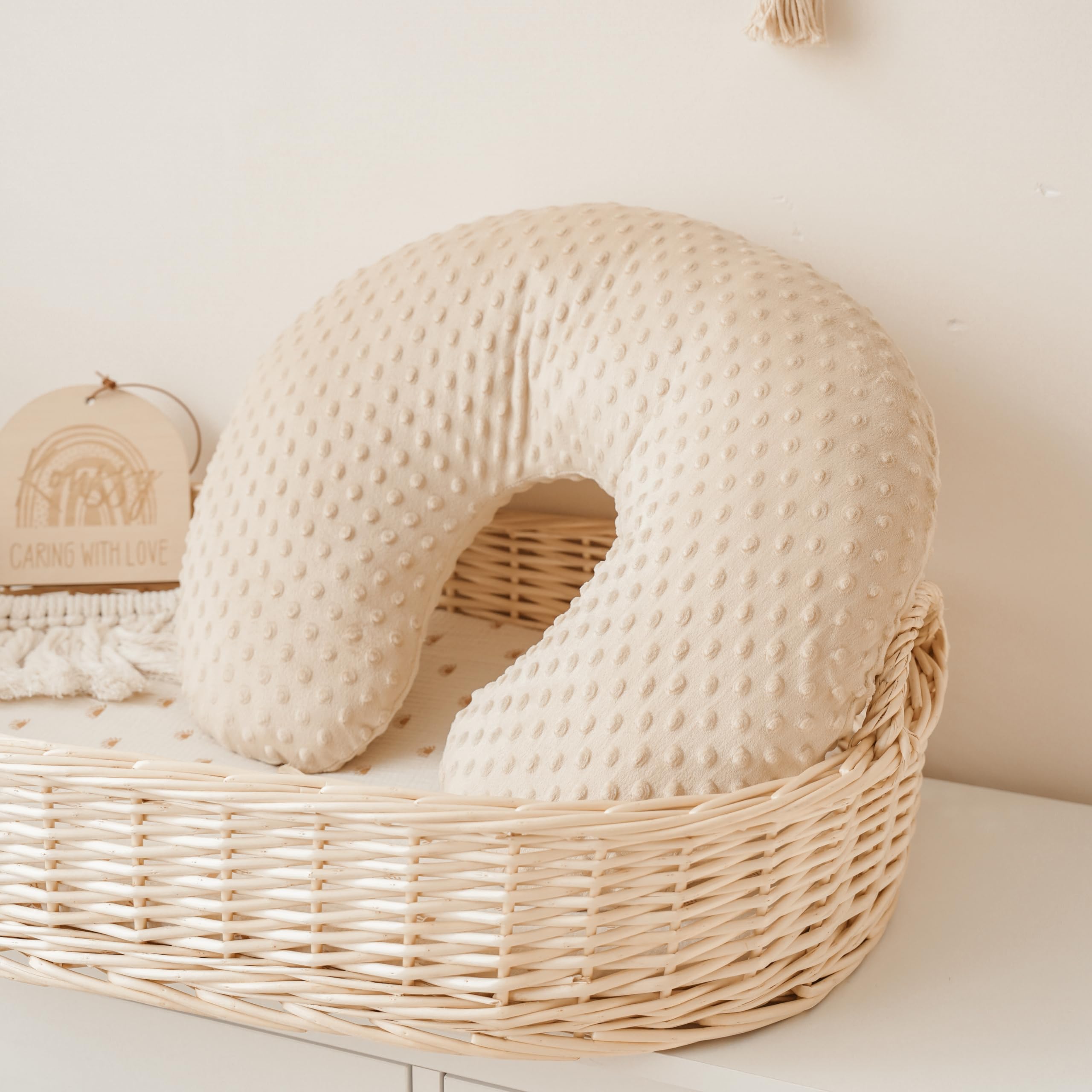 Konssy nursing pillow cover machine-washable for quick cleanup after feeds.
