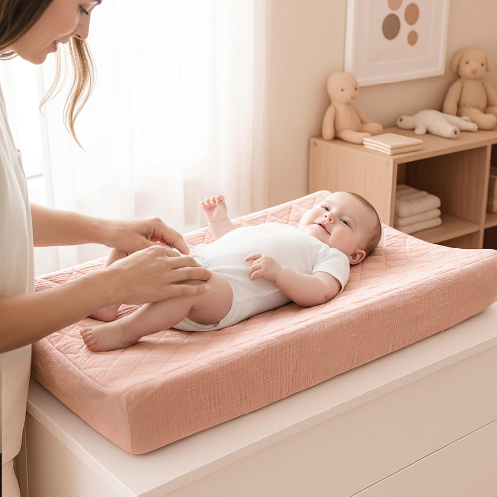 Konssy snug-fit 360-elastic ensures secure fit on changing pad.