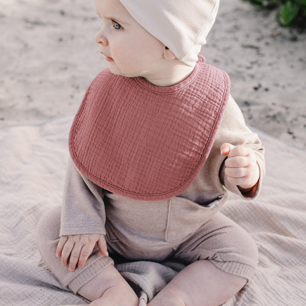 Konssy teether-friendly bib ideal during teething and drool.