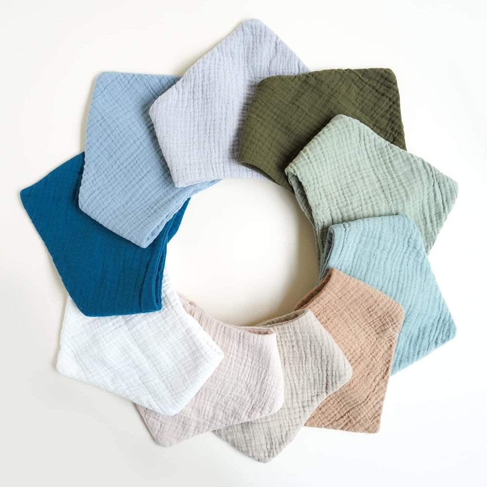 Konssy ten-pack bibs in unisex colors matching outfits.