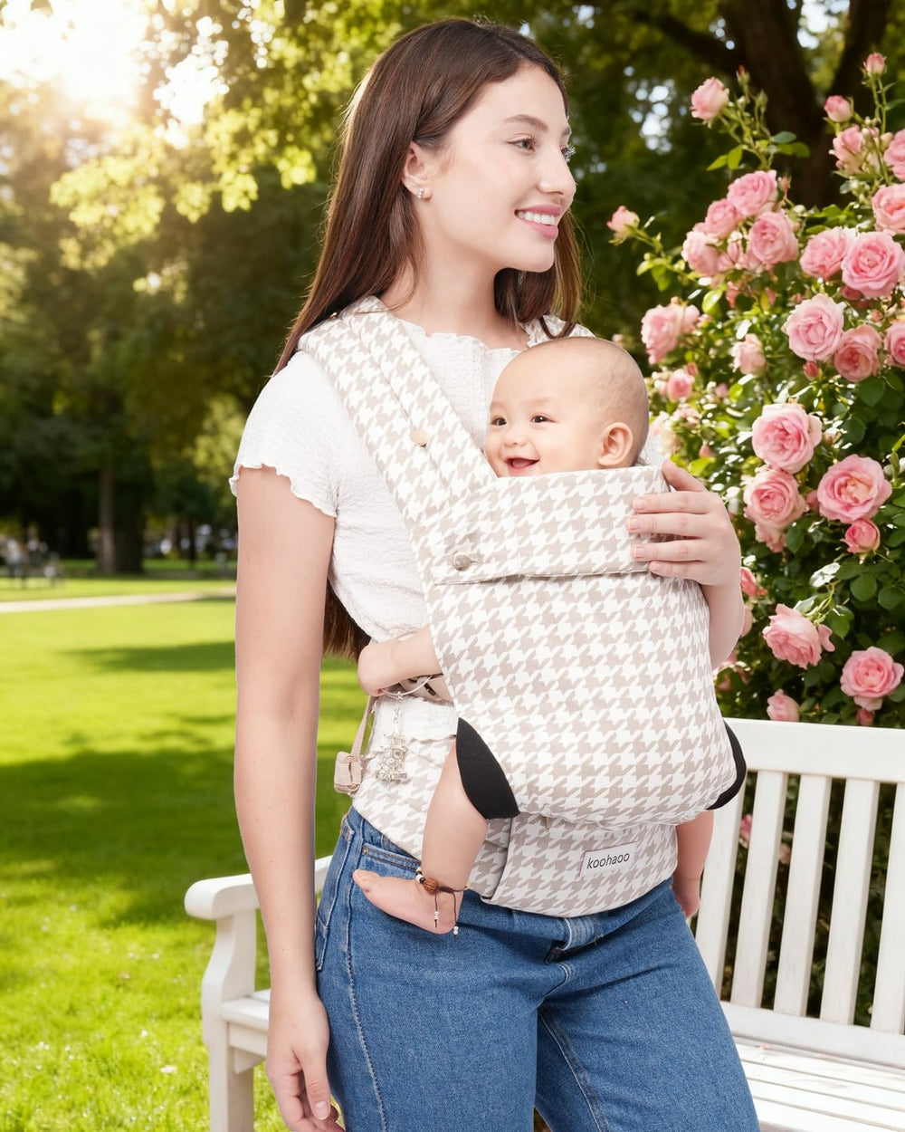 Koohaoo foldable head support cushions the baby’s head during use.