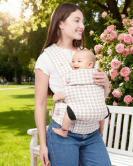 Koohaoo foldable head support cushions the baby’s head during use.
