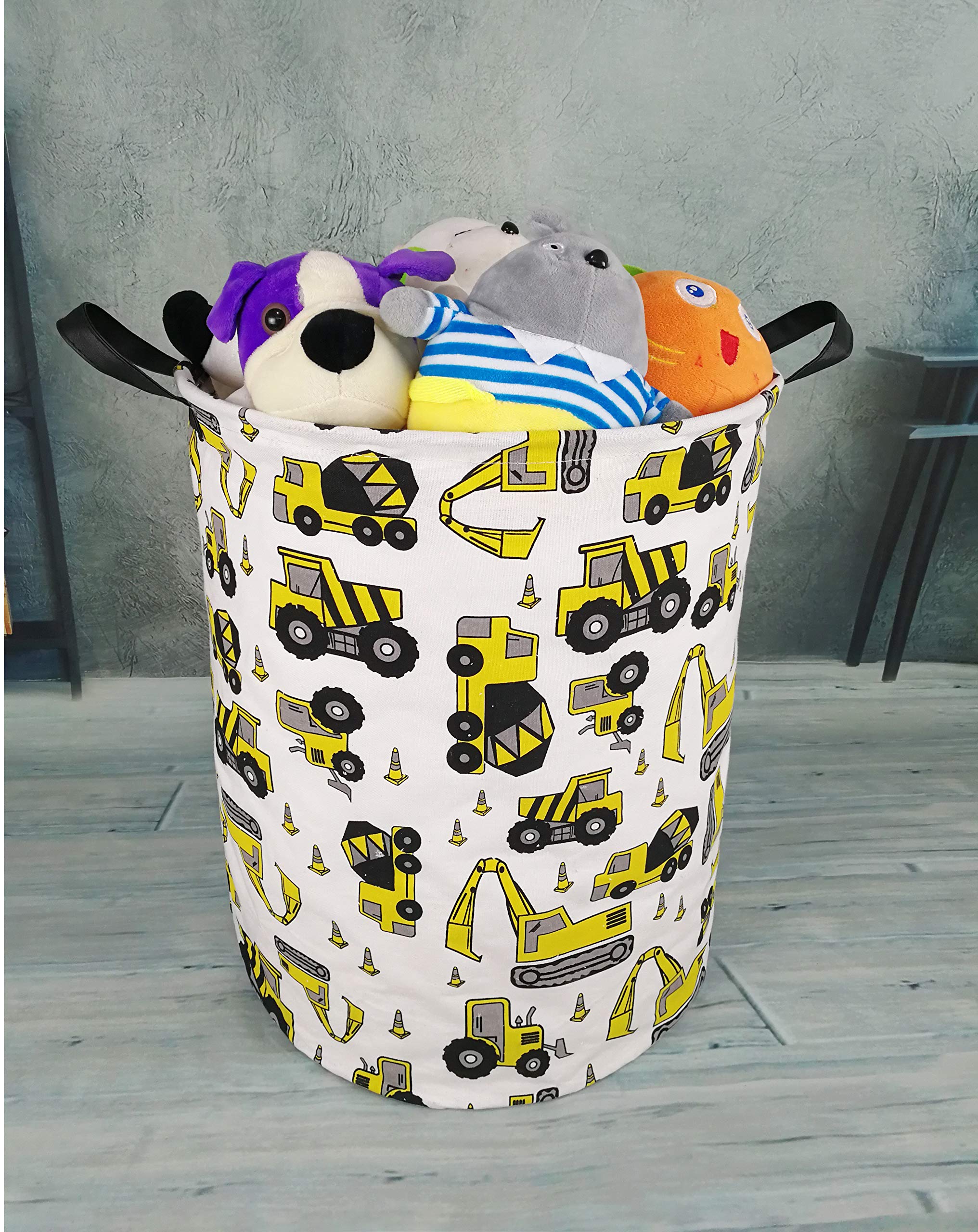 KUNRO laundry basket with sturdy handles for easy lifting.