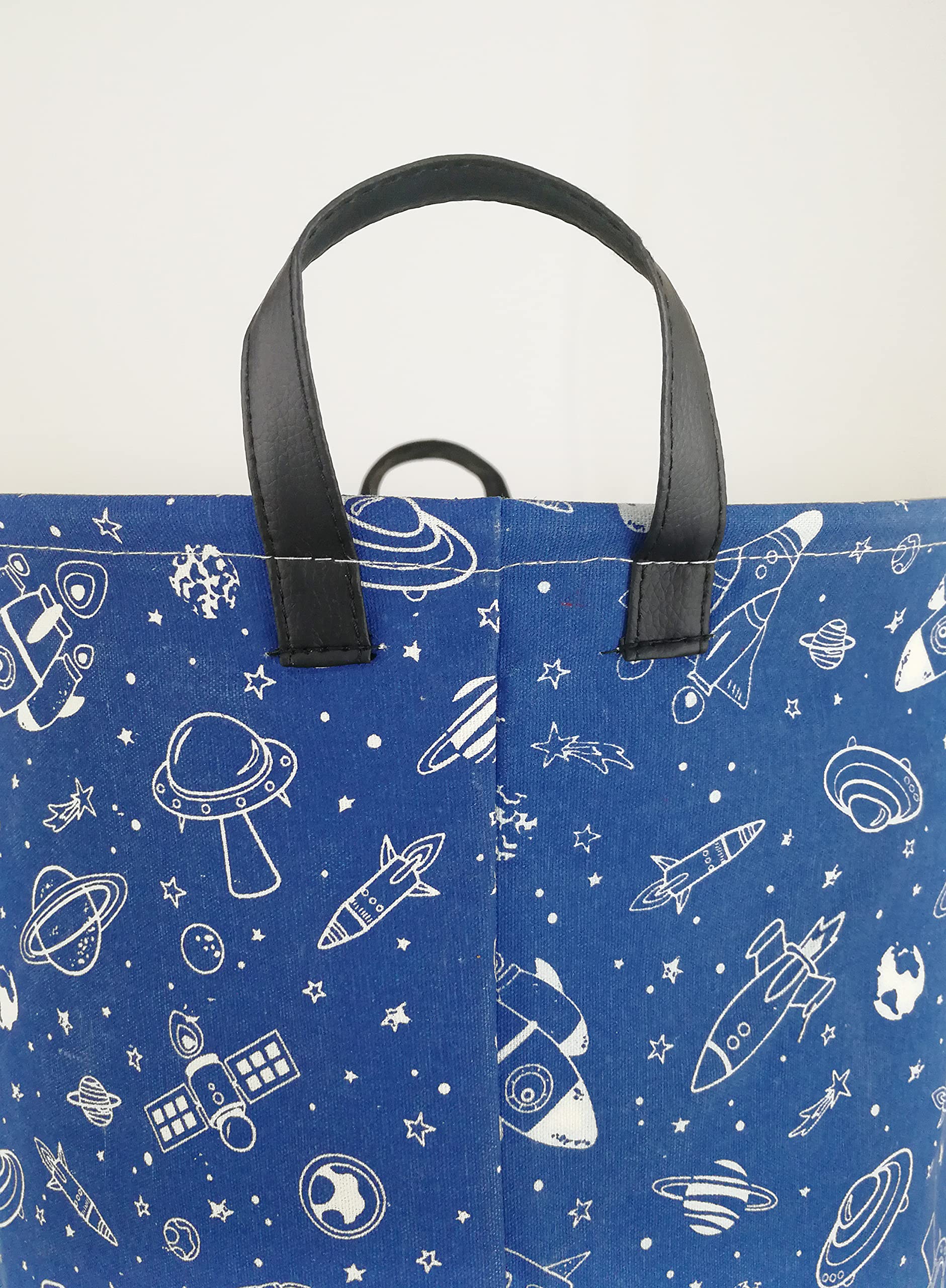 KUNRO waterproof lining interior view helps contain spills