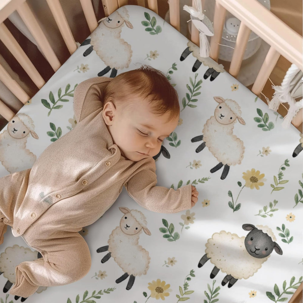 KuphiL10C unisex-color crib sheet coordinates with nursery palettes for versatile styling.