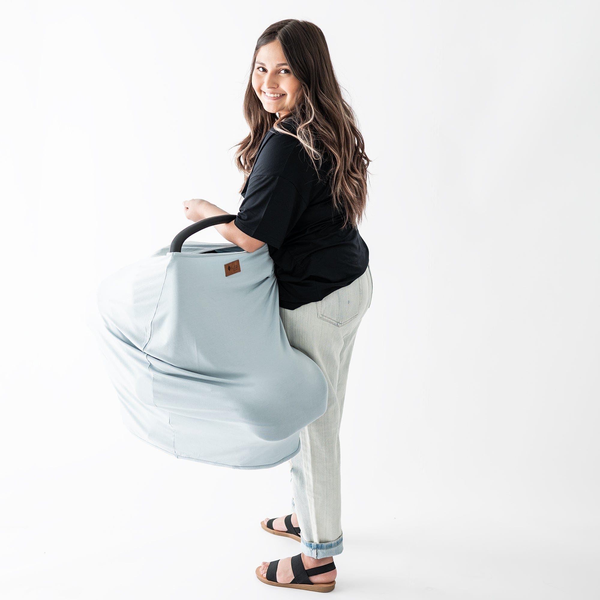 KYTE BABY bamboo car seat cover fog folded, compact and easy to store.