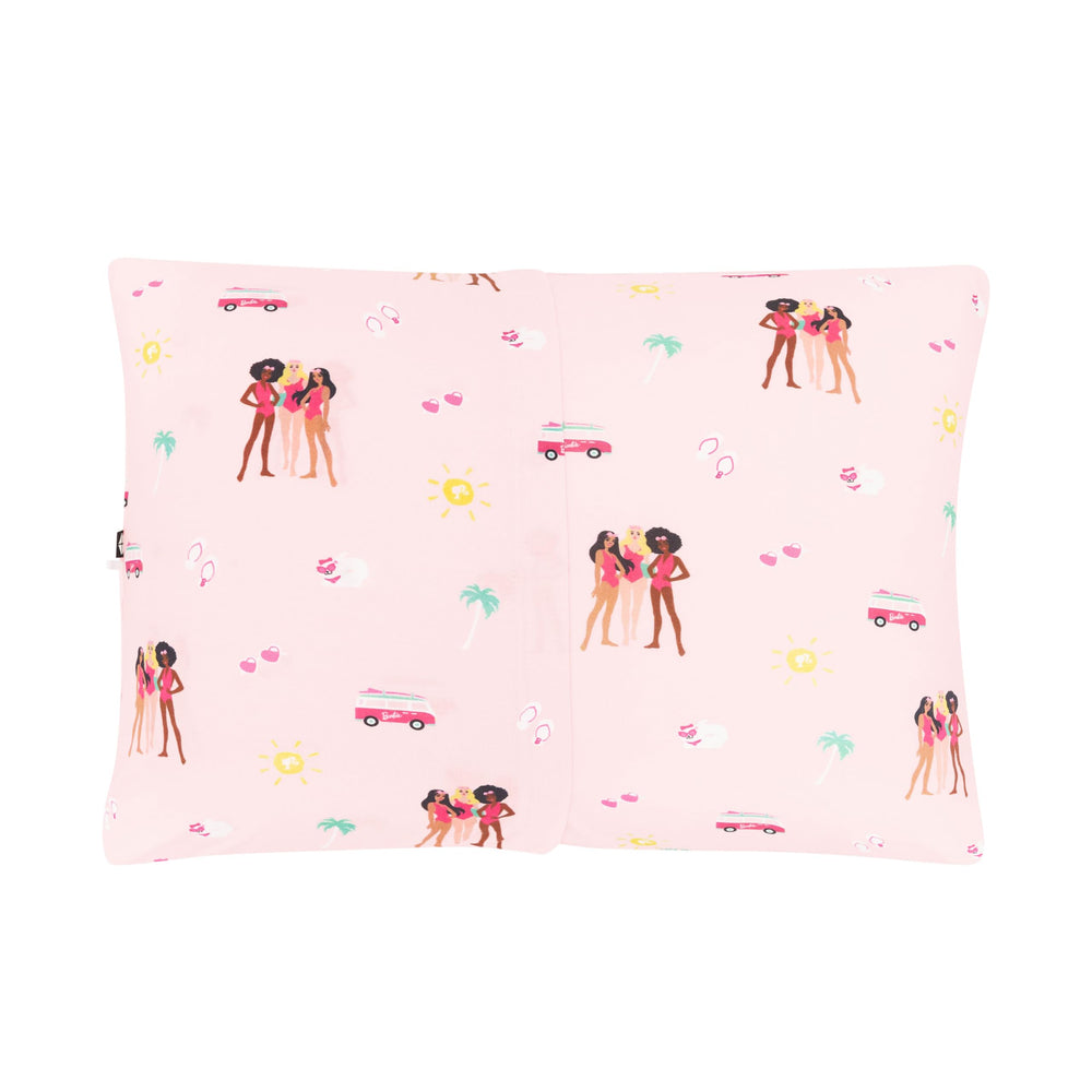 KYTE BABY bamboo toddler pillowcase with envelope closure and knife edge provides secure, neat edges.