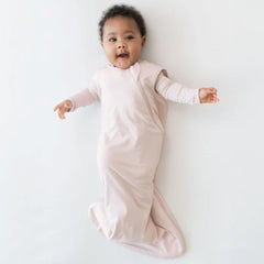 KYTE BABY sleep bag blush zipper detail shows easy J-shaped double zipper for quick changes.