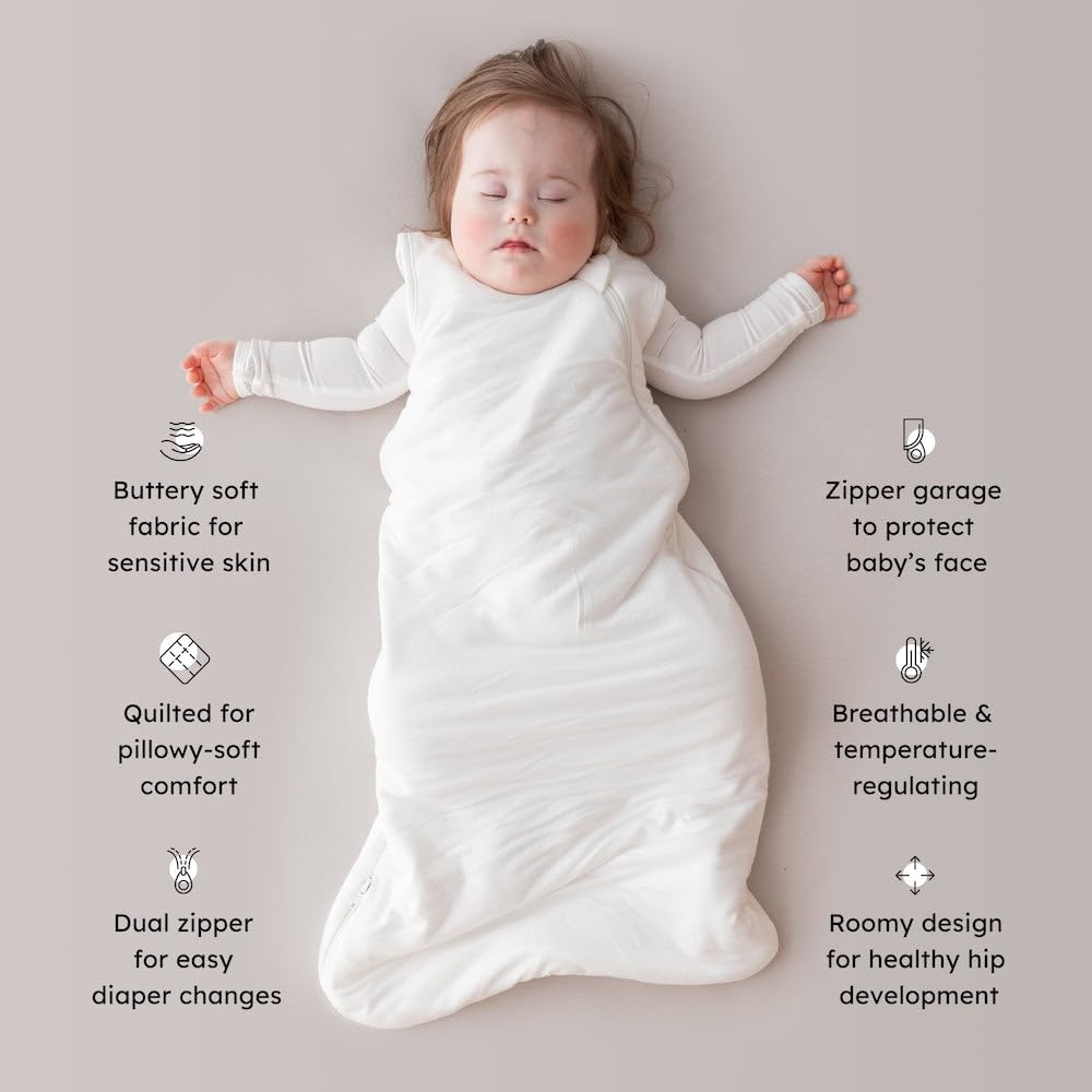 KYTE BABY Cloud close-up of J-shaped double zipper enables easy midnight diaper changes.