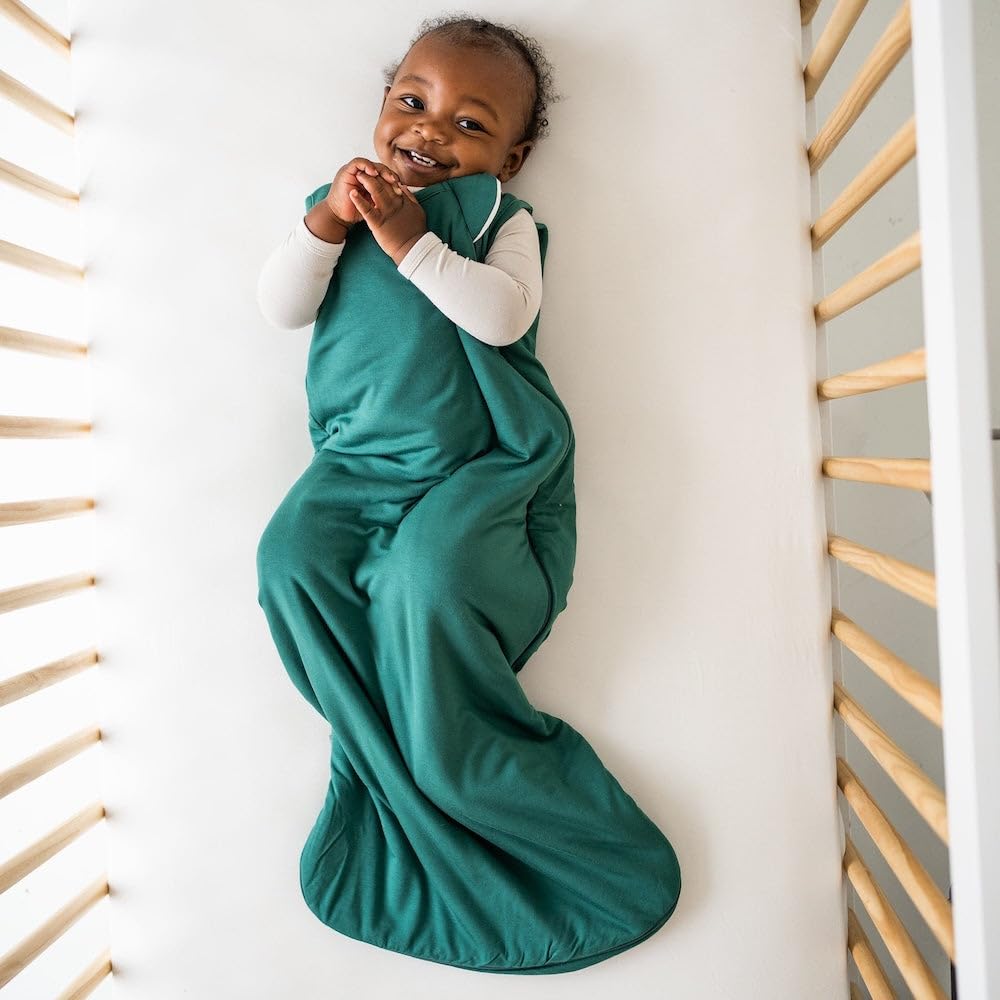 KYTE BABY sleep bag emerald small zipper closeup highlights easy access