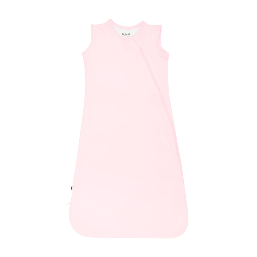 KYTE BABY sleep bag Sakura zipper-detail for easy night-time diaper changes.