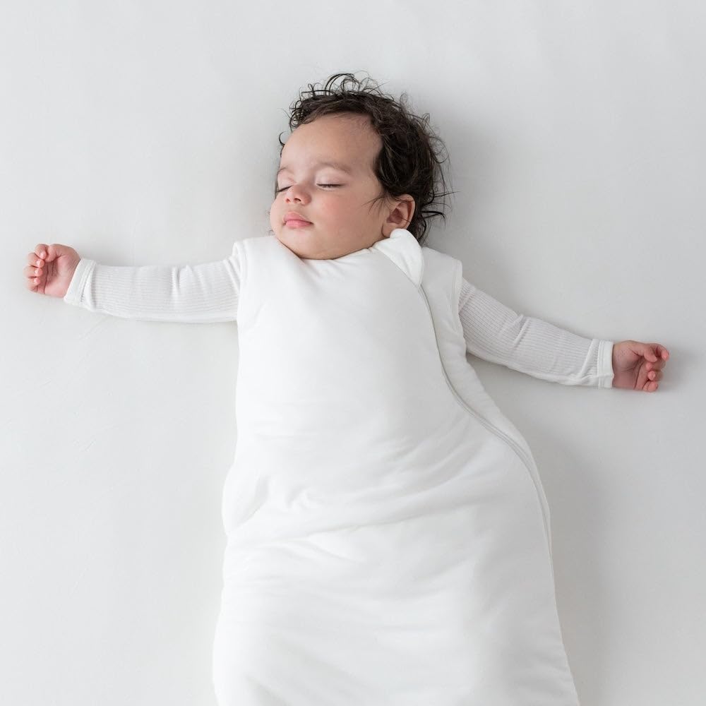 KYTE BABY sleep bag zipper J-shape closeup for easy changes