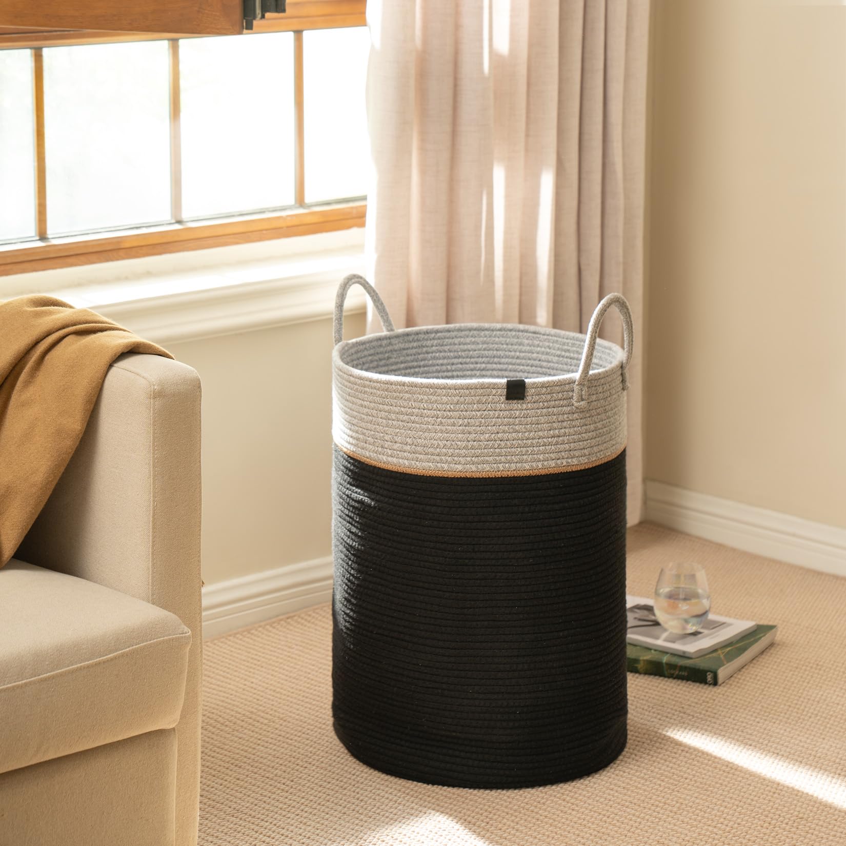 LA JOLIE MUSE space-saving folded basket demonstrates easy storage when not in use.