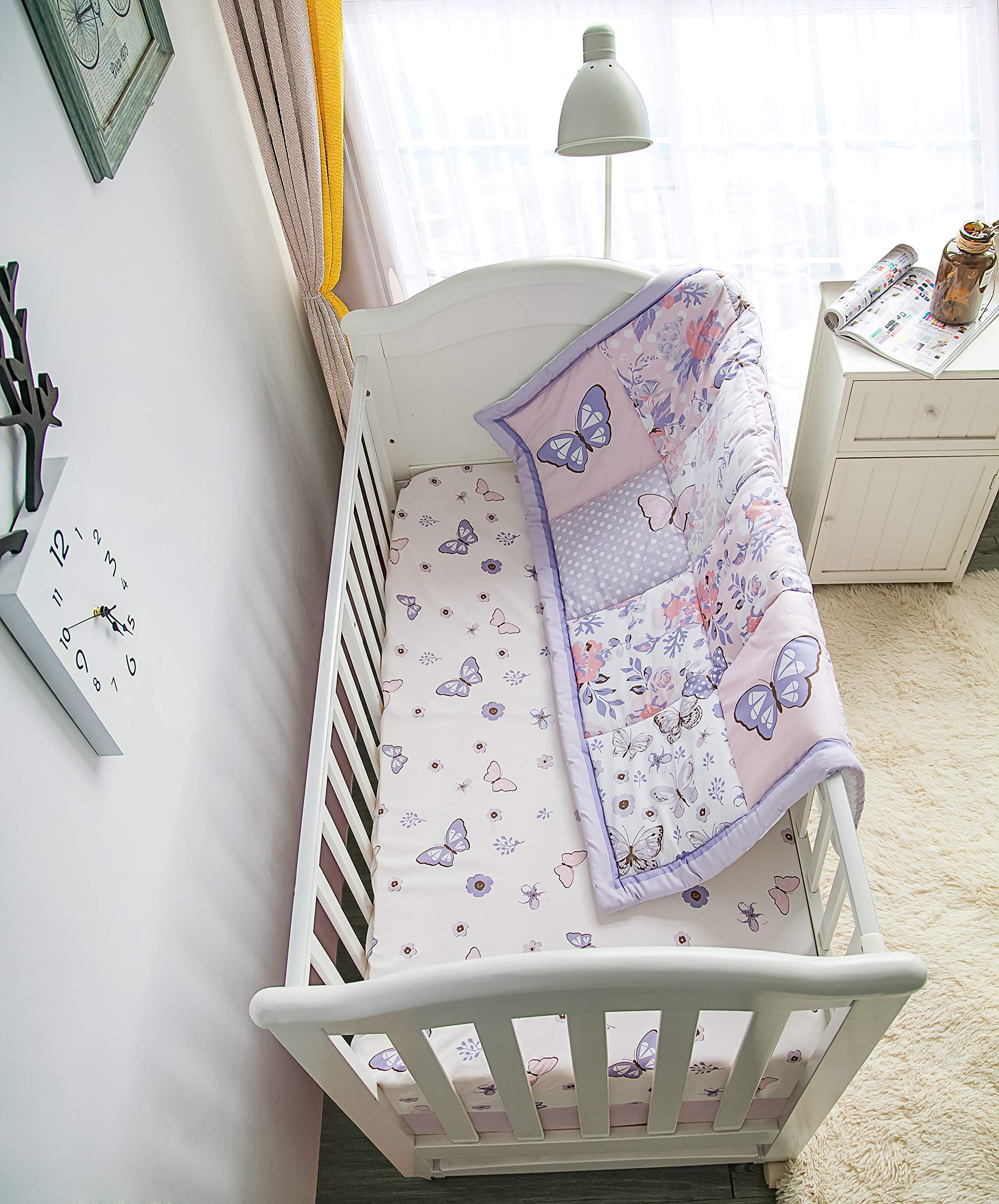 La Premura fitted sheet with all-around elastic ensures a secure, snug fit.