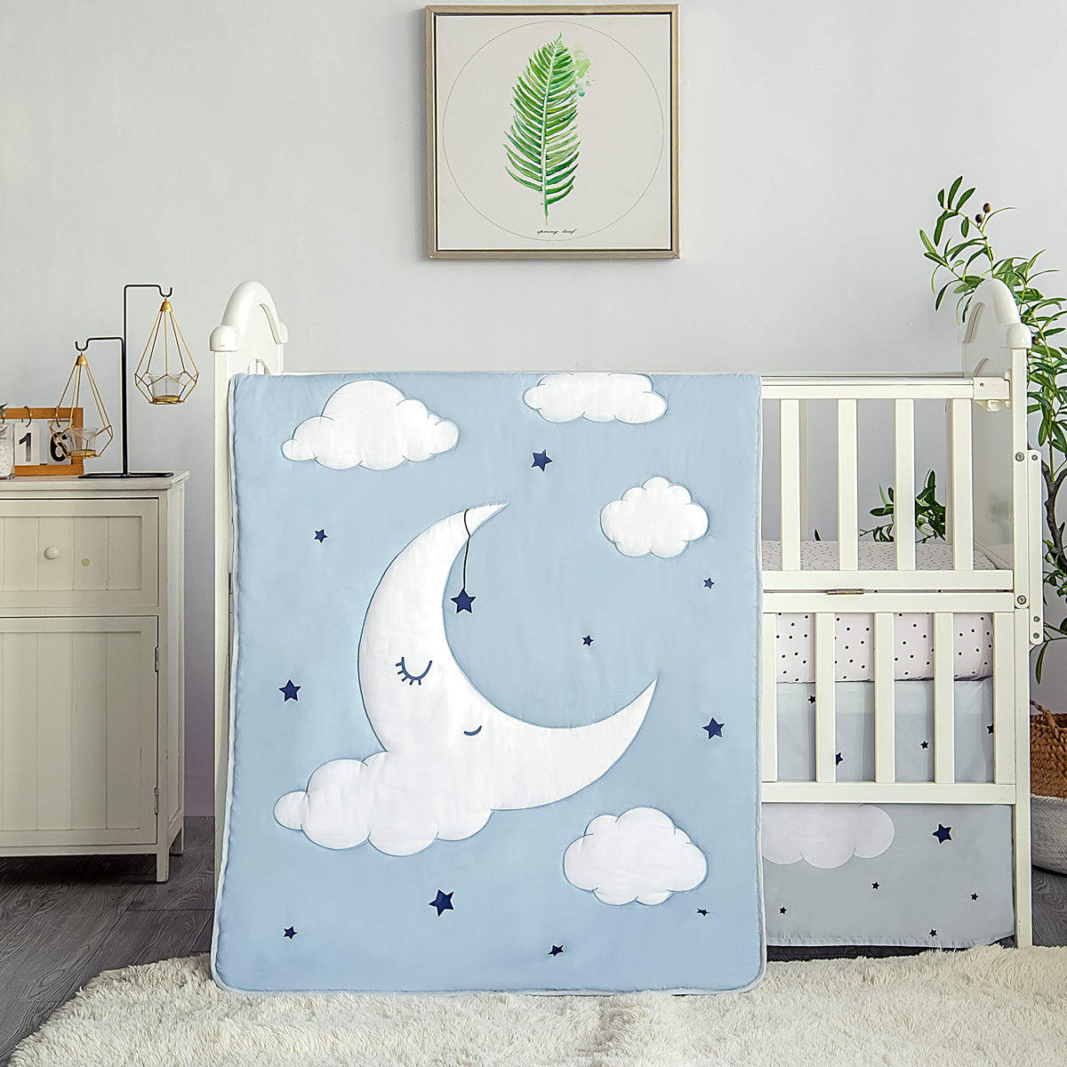 La Premura Sleeping Moon fitted sheet offers a snug, elastic edge for crib safety.