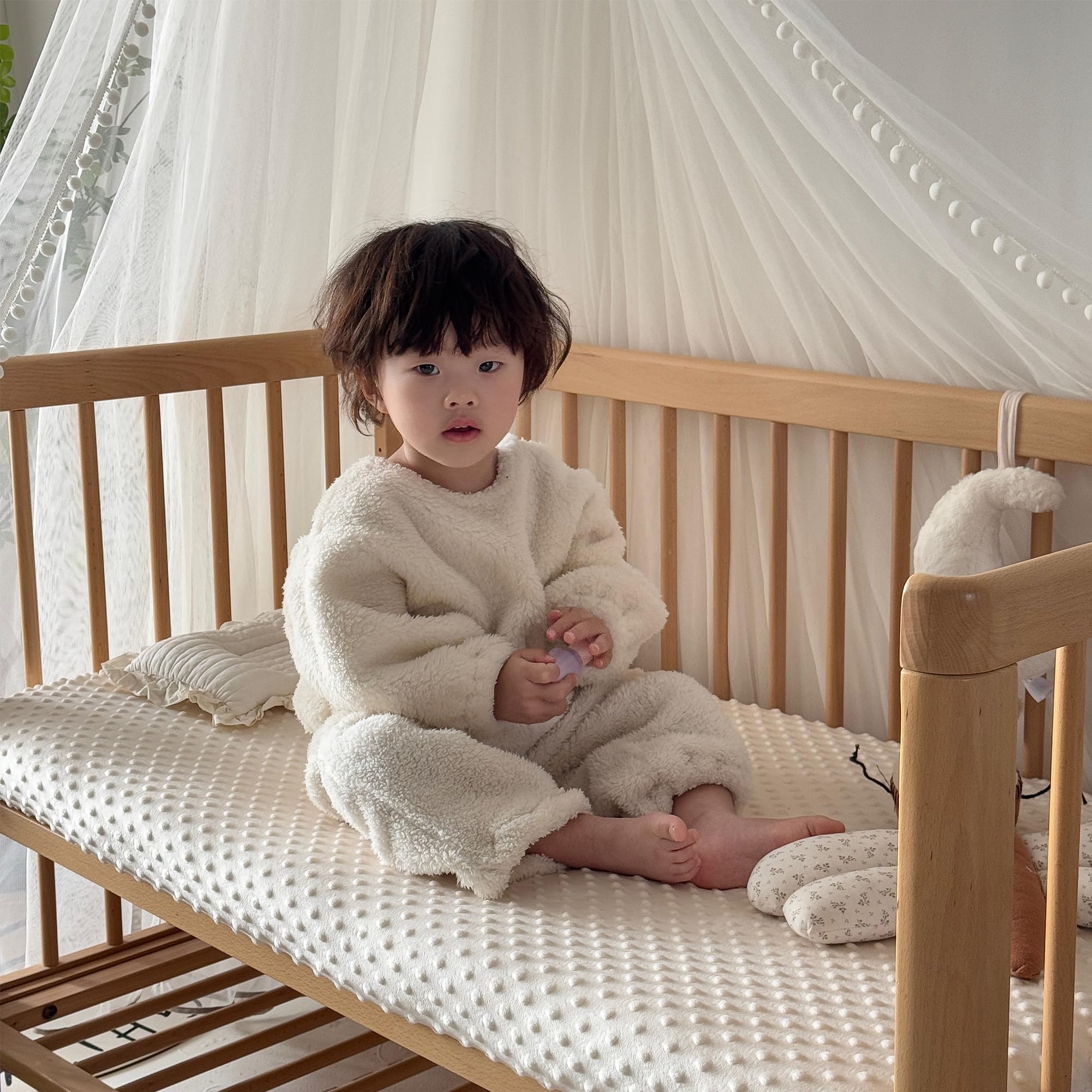 La Sheer durable machine-washable crib sheets maintain softness after washing.