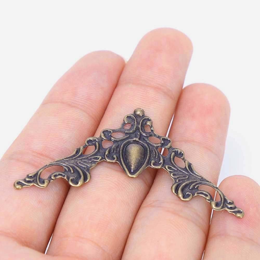 Labriciyon corner protector with intricate floral pattern on frame edge.