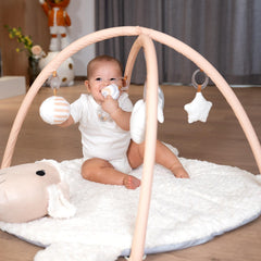 LADIDA Baby Play Mat crinkle toy detail for engaging sounds.