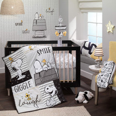 Lambs and Ivy Elastic all around fit ensures secure crib mattress coverage.