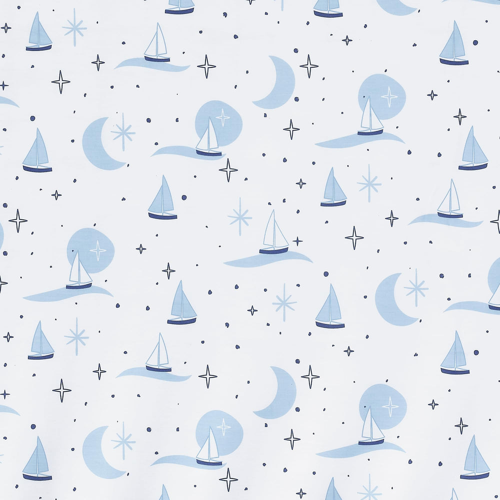 Elastic-around Little Skipper sheet provides secure, snug fit